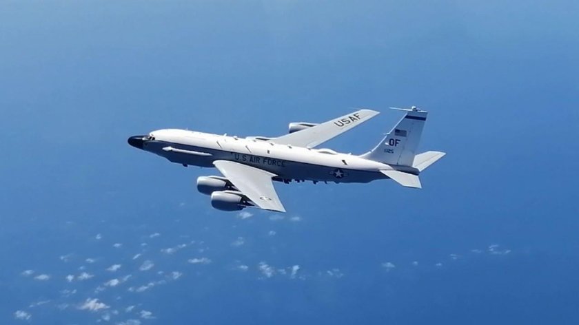 Стратегический самолет-разведчик RC-135 ВВС США