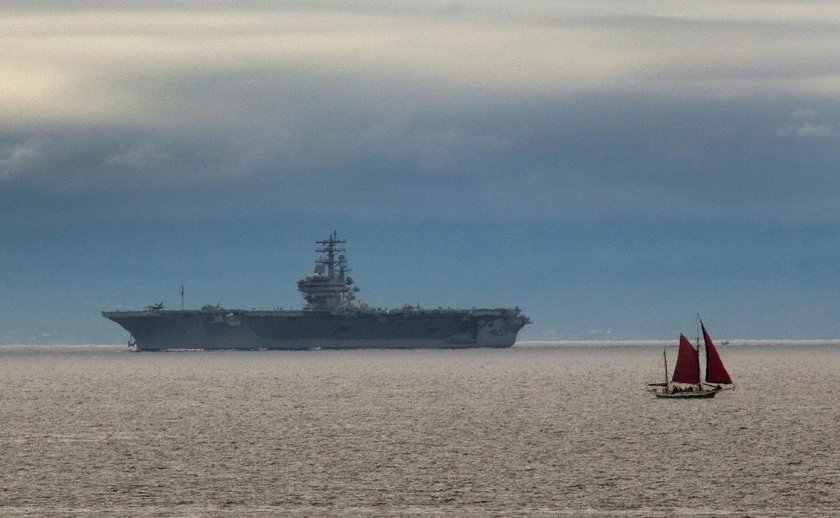 Авианосец закат