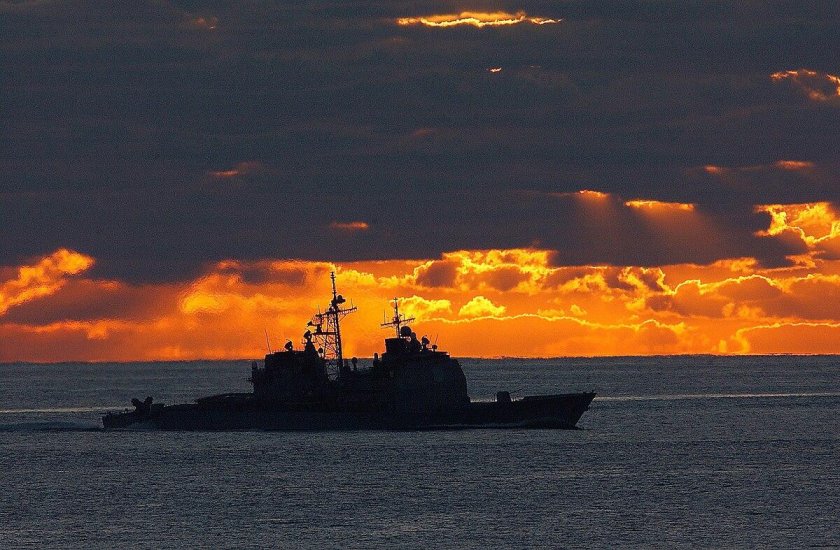 Type 004 авианосец на закате