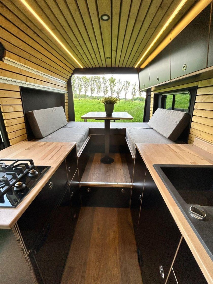 Фургон дом на колесах