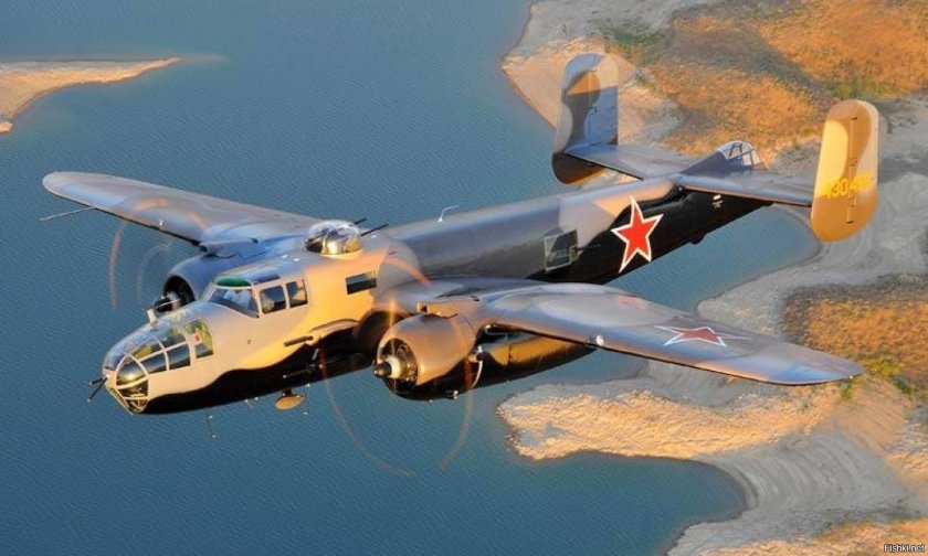 Самолет b 25 Митчелл