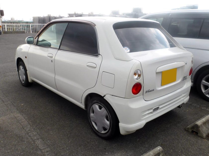 Дайхатсу Опти 2001