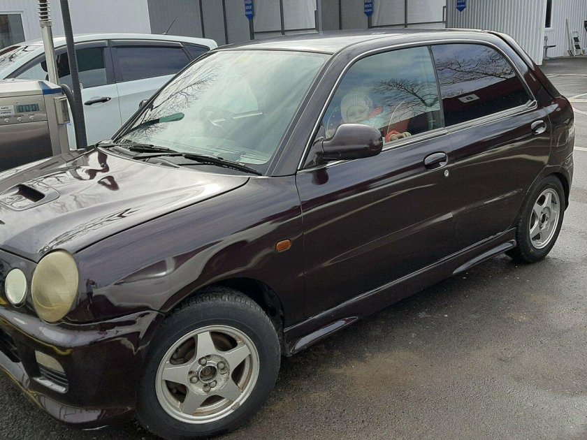 Дайхатсу седан