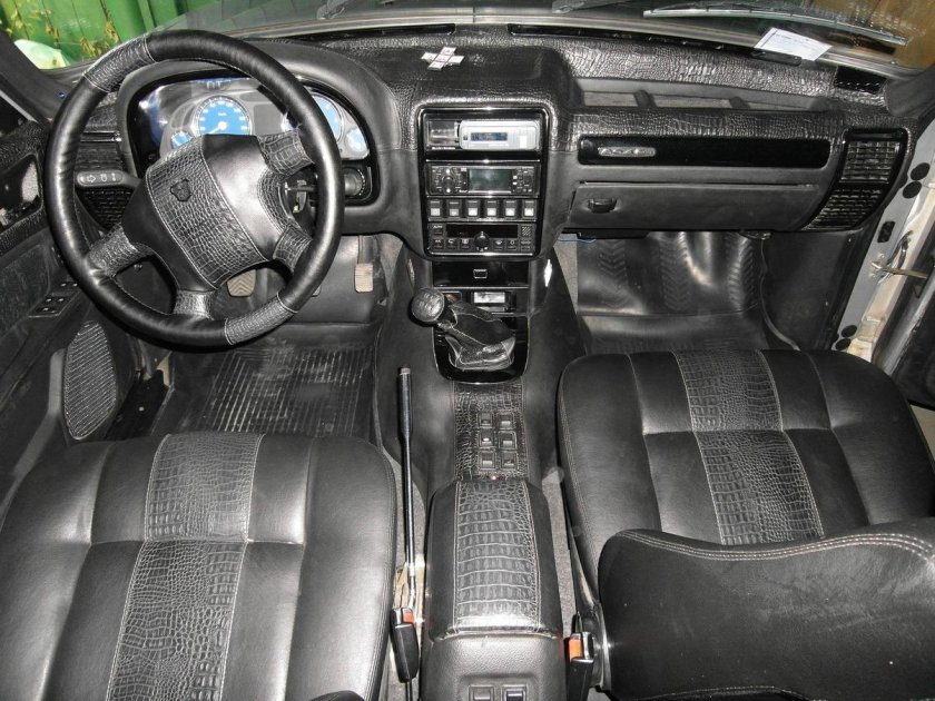 Волга ГАЗ 3110 салон