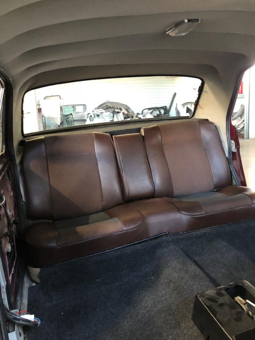 Волга ГАЗ 31105 универсал салон