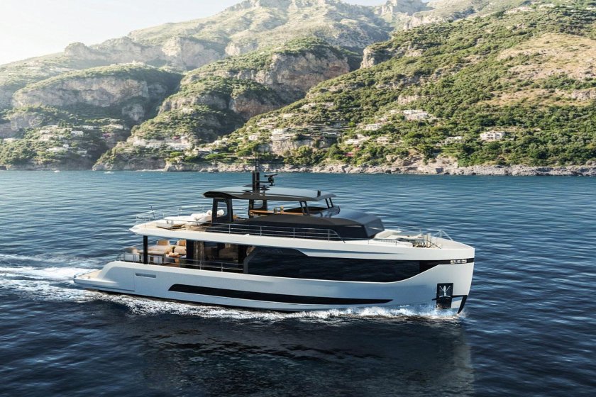 Большая яхта