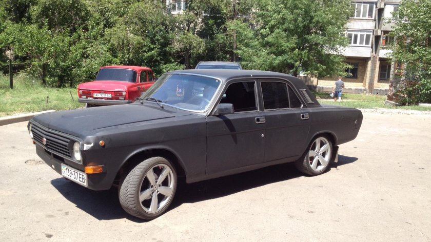 Волга чёрная ГАЗ 2410