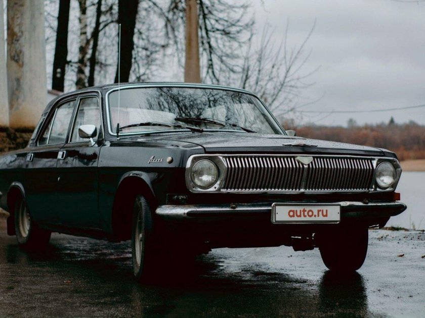 Привозят генсека на черной Волге