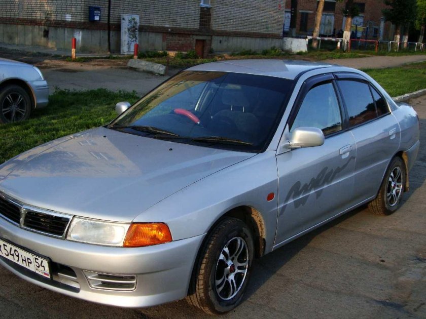 Mitsubishi Lancer 2000