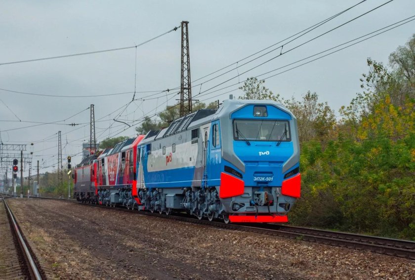 Поезд локомотив