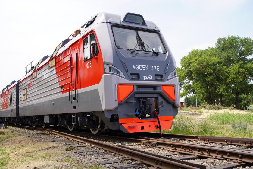 Грузовой локомотив