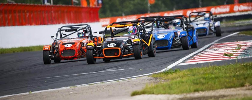 Гоночная машин