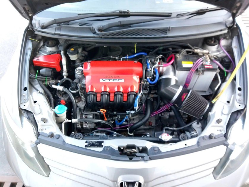 Honda Fit 2005 подкапотка