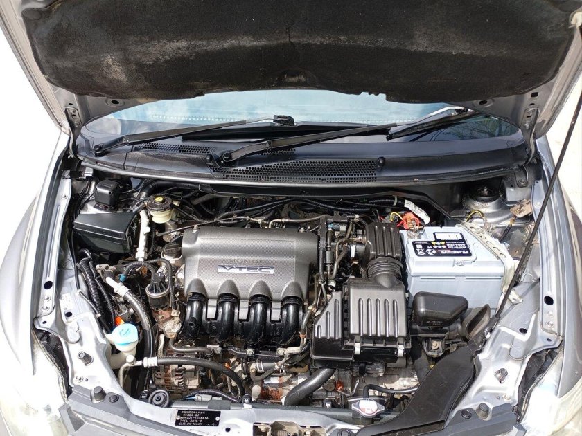 Honda fit 2005 подкапотка