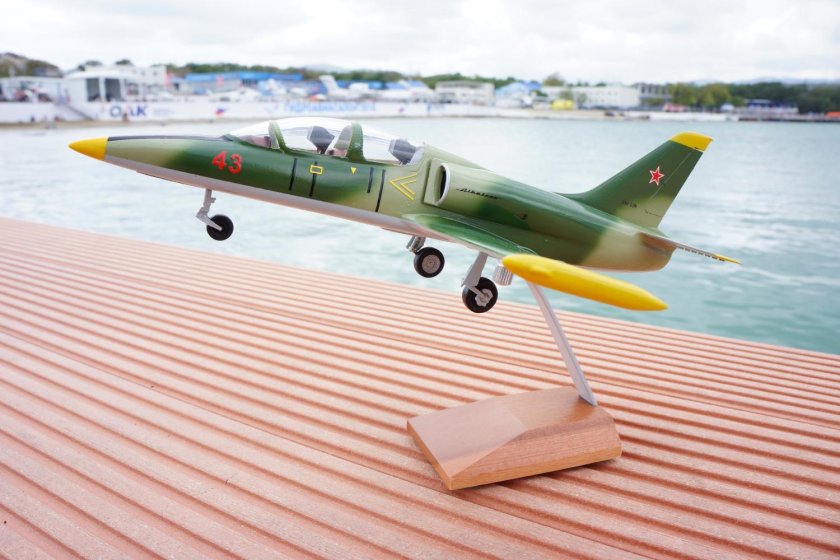 Сборная модель самолета l-39 в Узбекистане купить