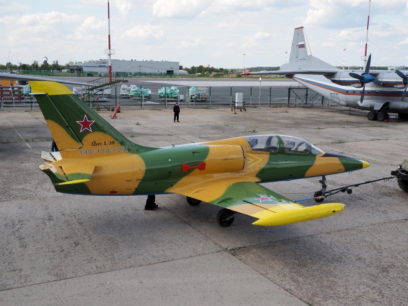 Самолëт l-39 Альбатрос