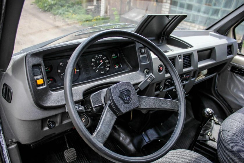 ГАЗ 3302 салон