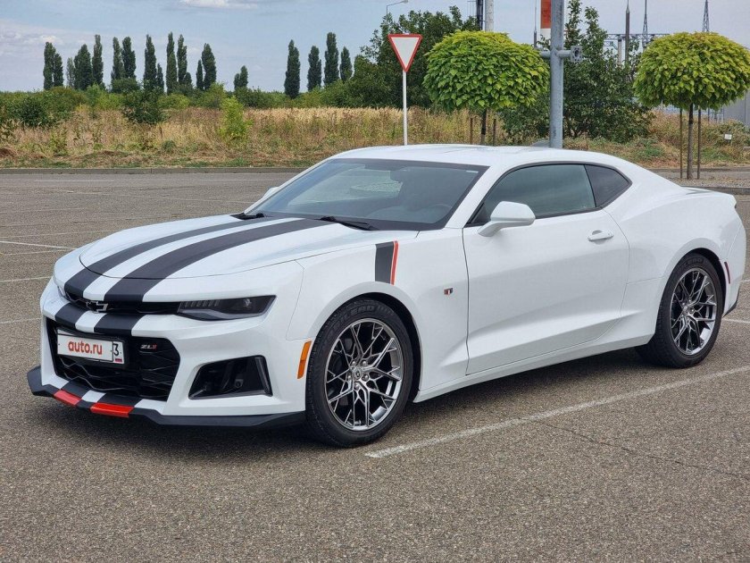 Chevrolet camaro 2018 белая