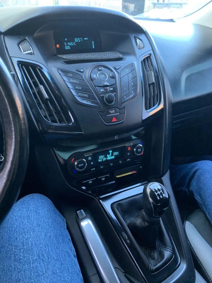 Ford Focus 3 чёрный салон