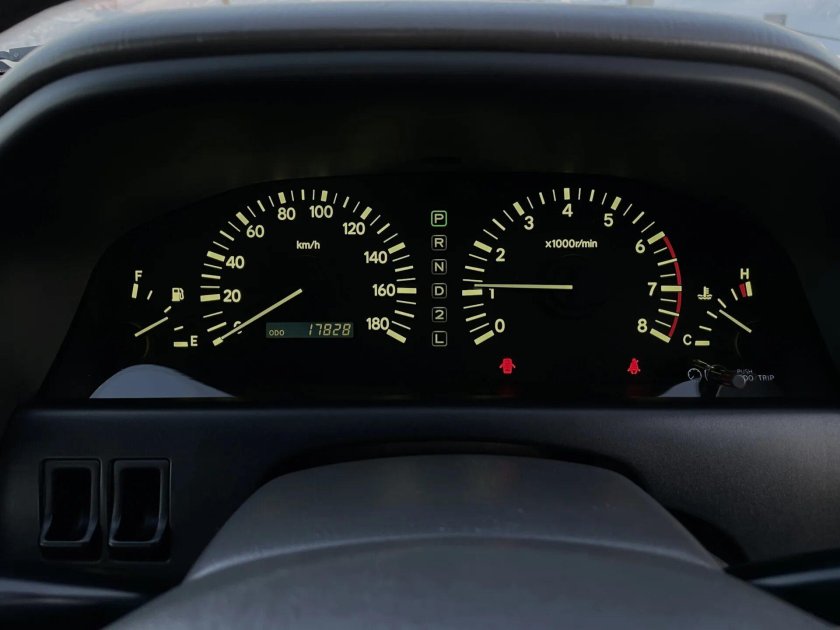 Приборная панель Тойота Премио 1999