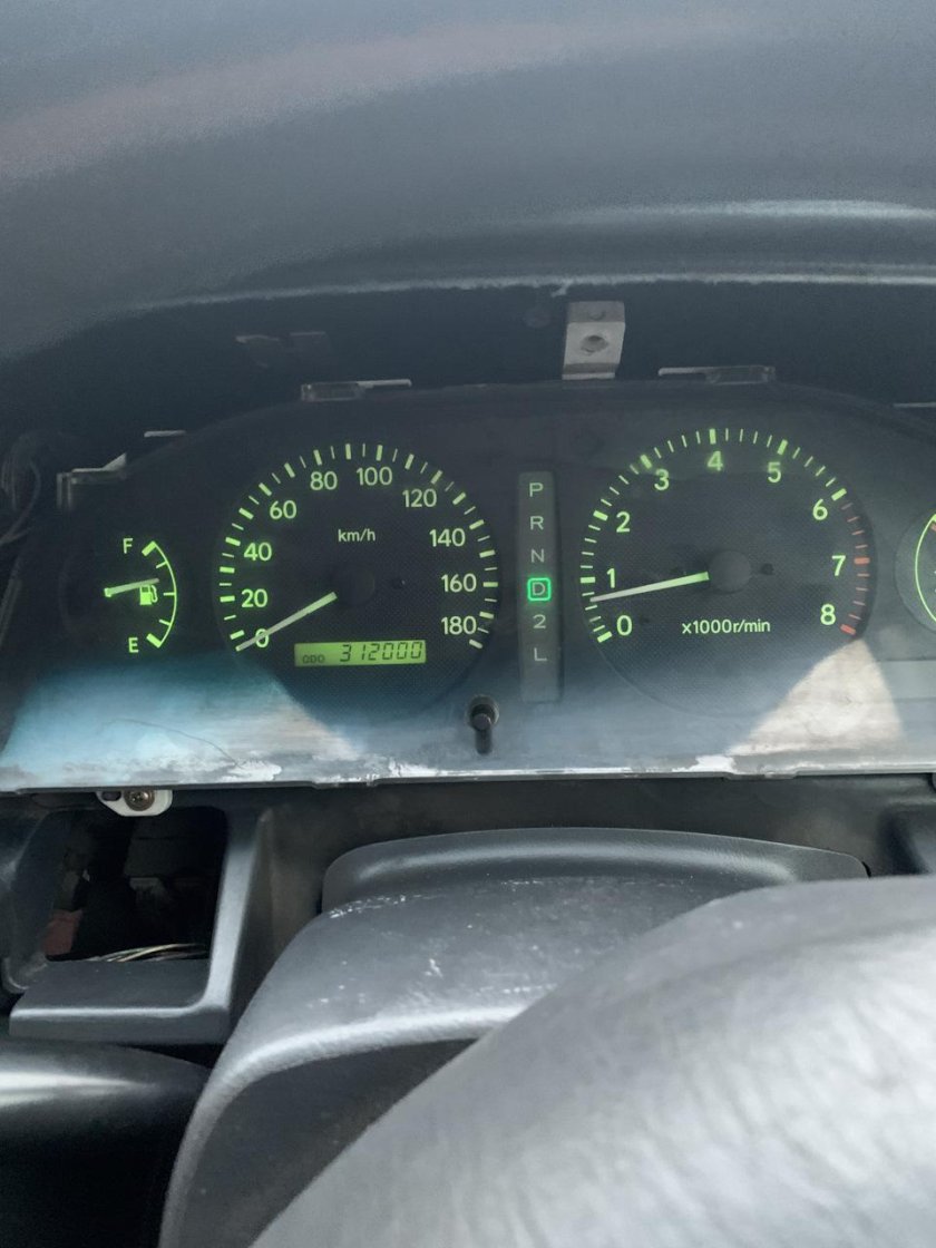 Тойота Карина АТ 212 панель приборов