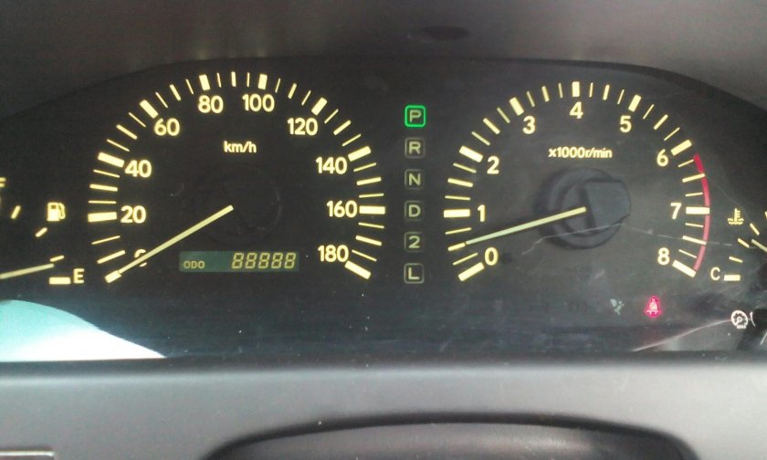 Приборная панель Тойота Ипсум sxm10