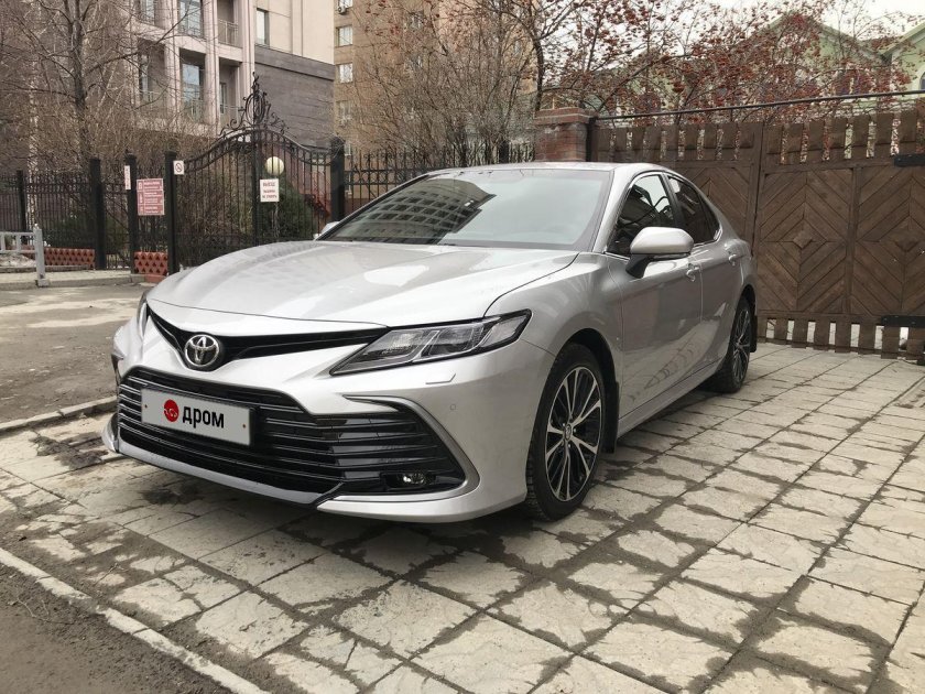Toyota Camry 2021 серый
