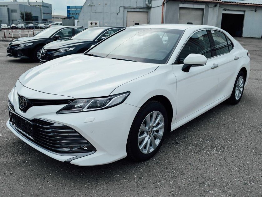 Камри 2020 белая Элеганс