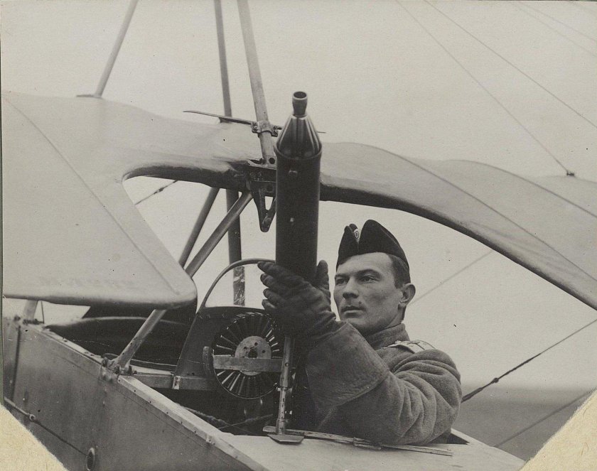 Льюис авиационный пулемет