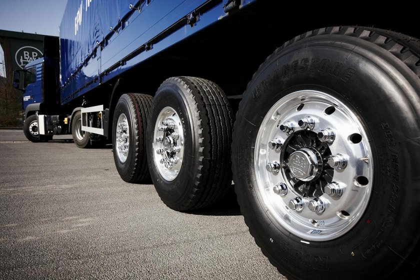 Колесо грузовика