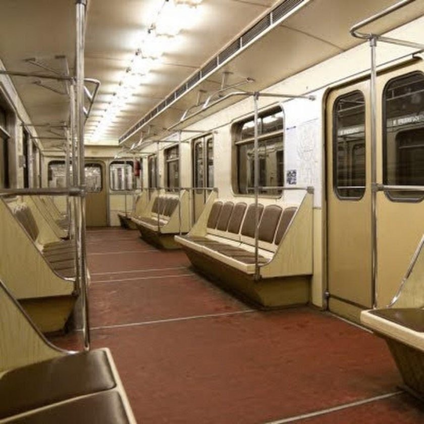Пустой вагон метро