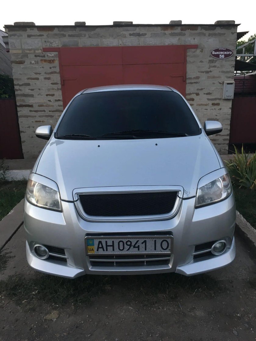 Шевроле Авео т250 с черной решеткой