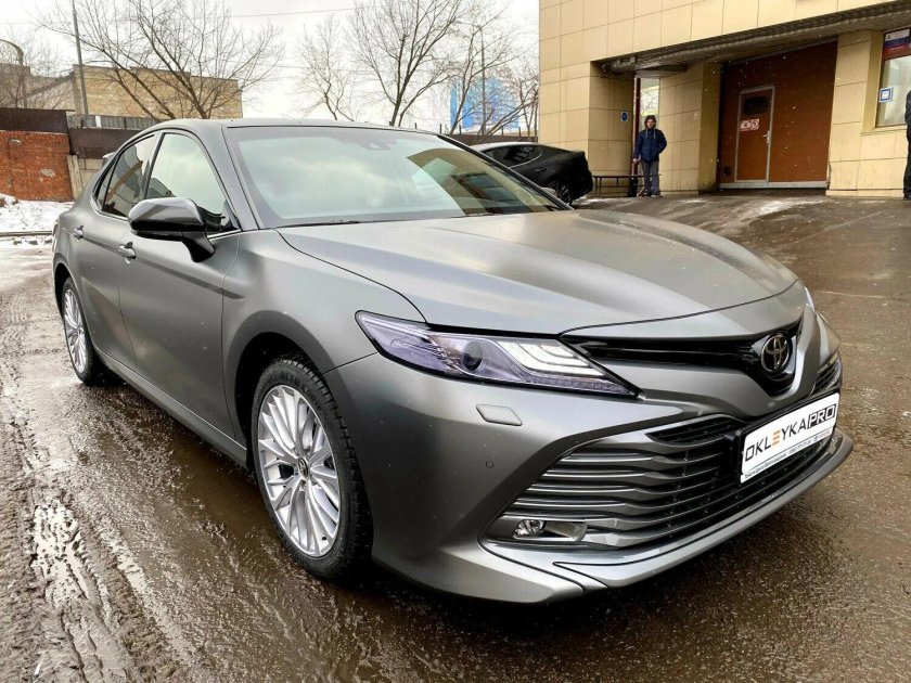 Toyota Camry v70 серая