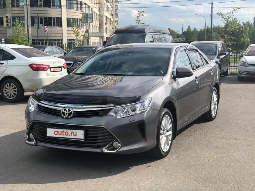 Toyota Camry 2015 серая