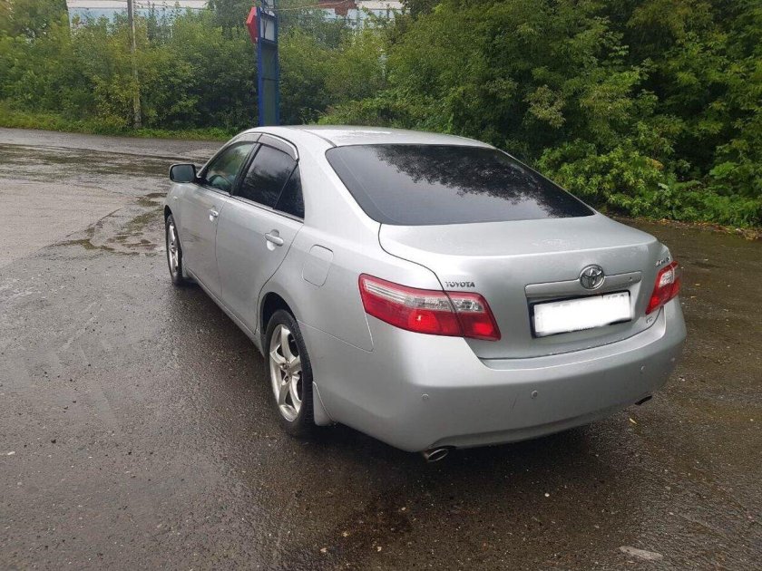 Тойота камри серая