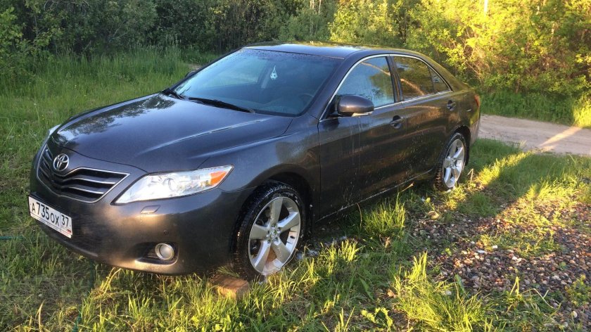 Тойота Камри 40 серая