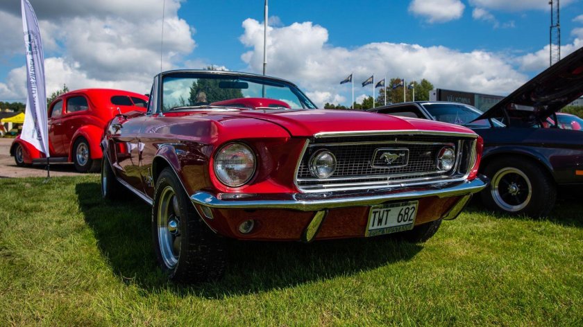 Ford mustang convertible
