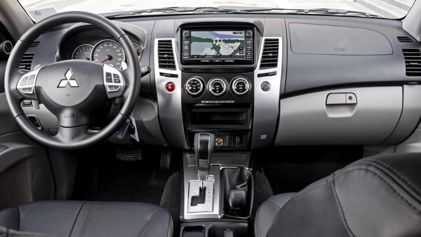 Mitsubishi Pajero Sport 2 салон