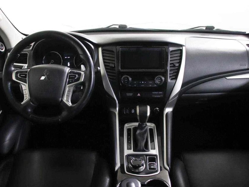 Mitsubishi pajero sport 2016