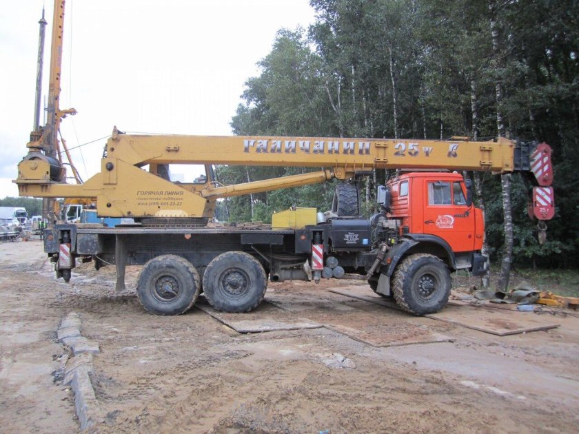 Автокран Галичанин 25 тонн вездеход