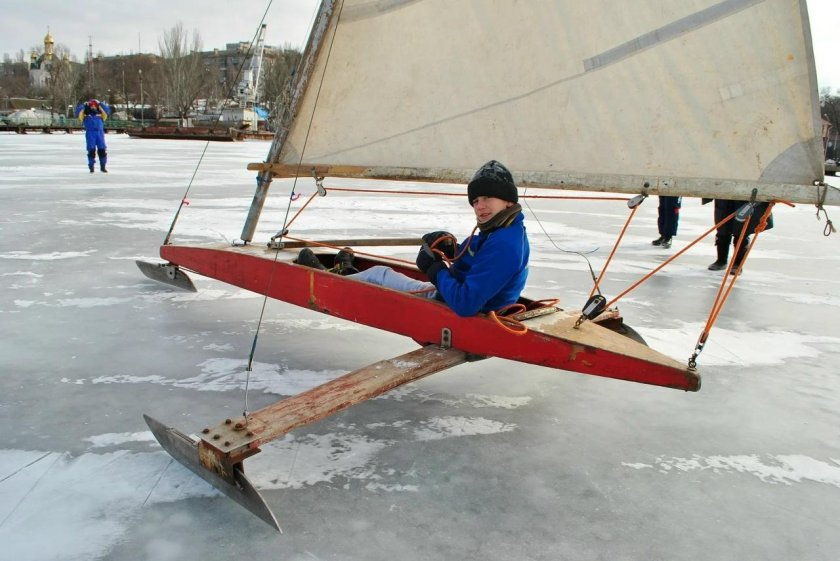 Парусные сани буер