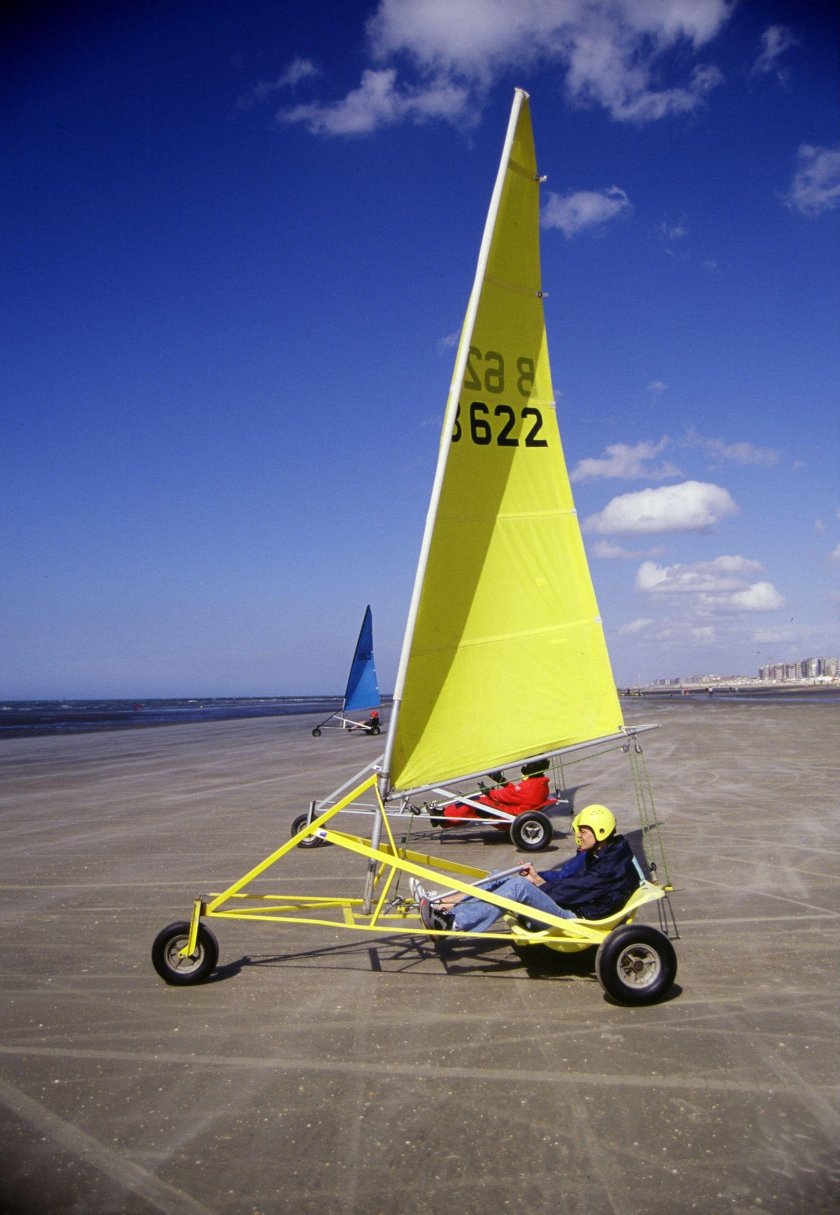 Парусный колесный буер