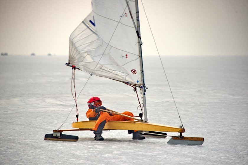 Парусные сани буер