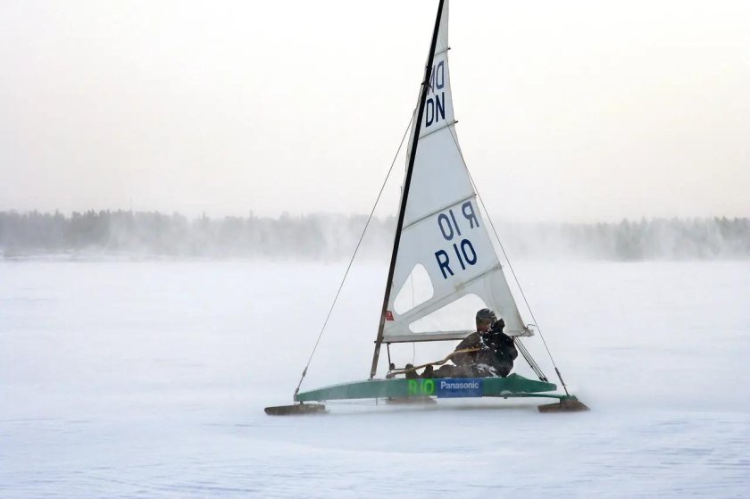 Парусные сани буер