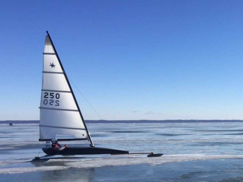 Парусный буер