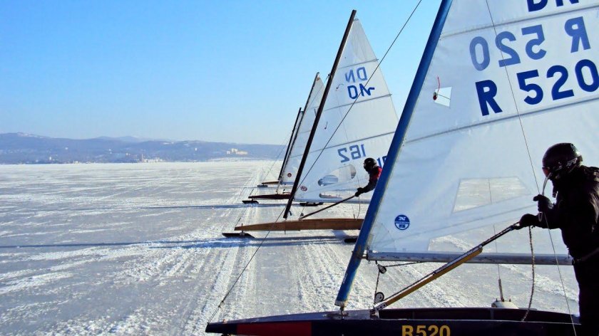 Парусные сани буер