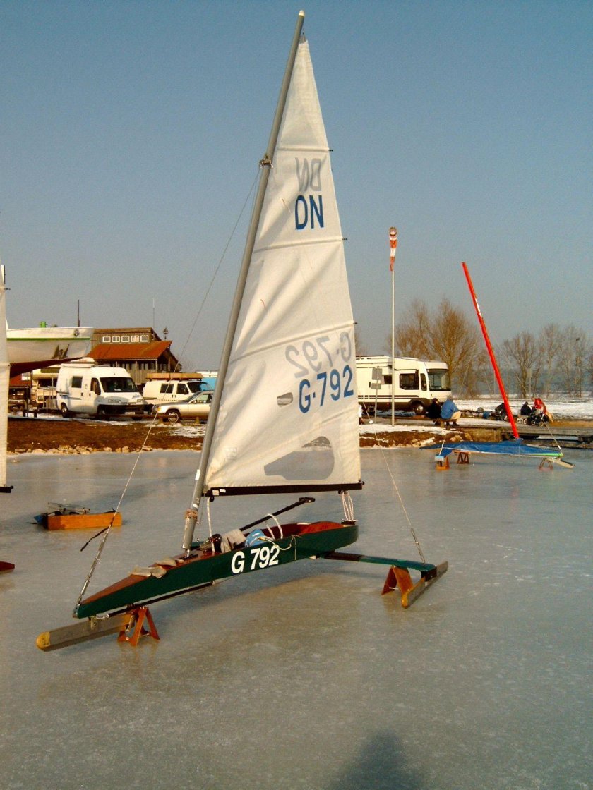 Парусные сани буер