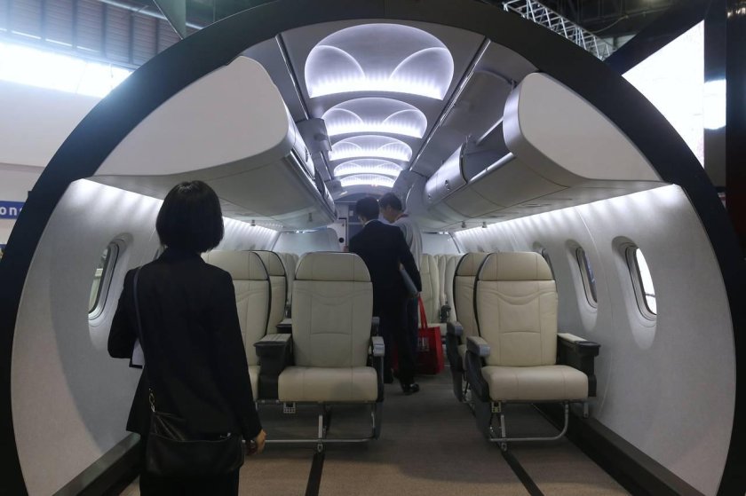 Самолет Митсубиси MRJ