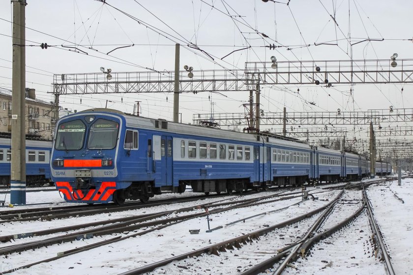 Пригородный поезд