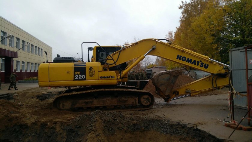Коматсу 220 экскаватор